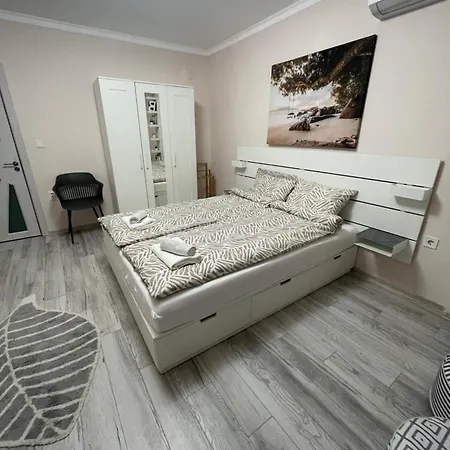 T Place 1 Апартамент